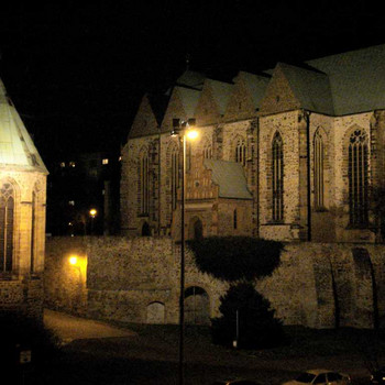 Magdalenenkapelle und Sankt-Petri-Kirche